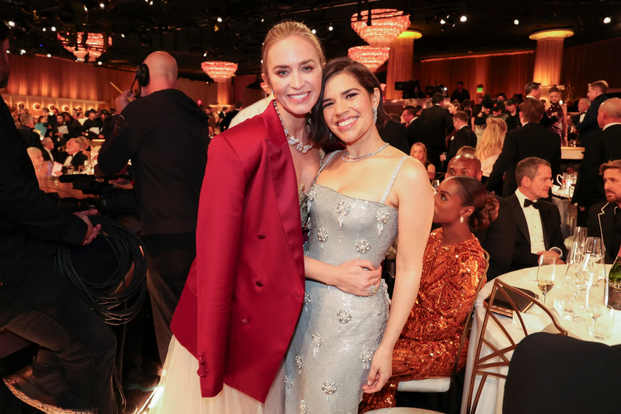 Emily Blunt ve America Ferrera  