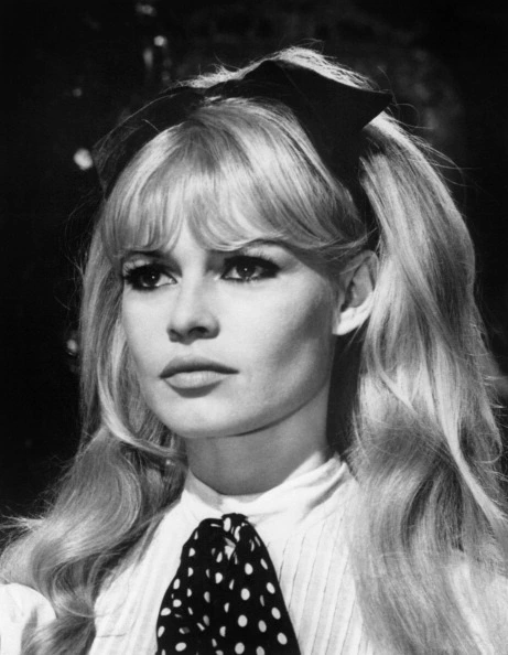 Güzelik Radarımızda: Bardot Perçemler Güzelik Radarımızda: Bardot Perçemler