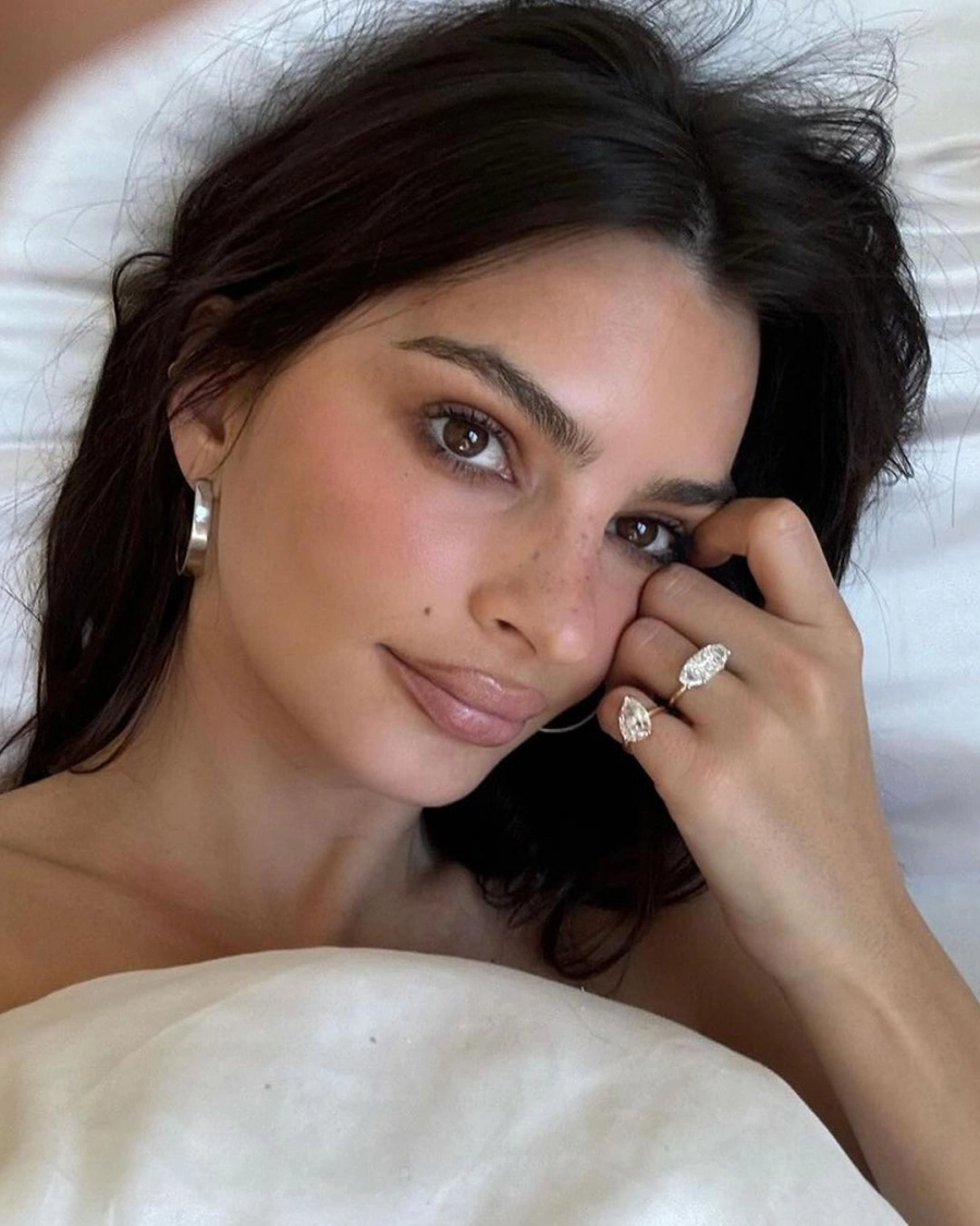 Emily Ratajkowski’nin Boşanma Yüzükleri Ne Anlama Geliyor? Emily Ratajkowski’nin Boşanma Yüzükleri Ne Anlama Geliyor?