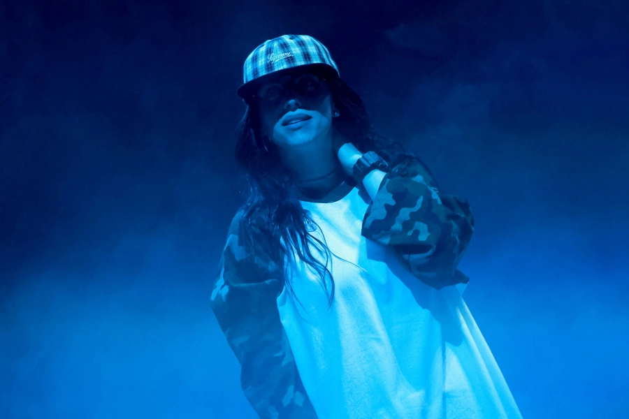 Billie Eilish, "Hit Me Hard and Soft" ile Bir Numara Billie Eilish, "Hit Me Hard and Soft" ile Bir Numara