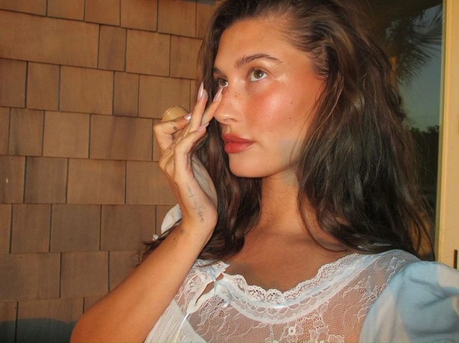 Yaz Günlerinin Favori Allık Trendi: Sunset Blush Yaz Günlerinin Favori Allık Trendi: Sunset Blush