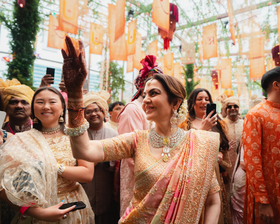 Nita Ambani, Fotoğraf Joseph Radhik