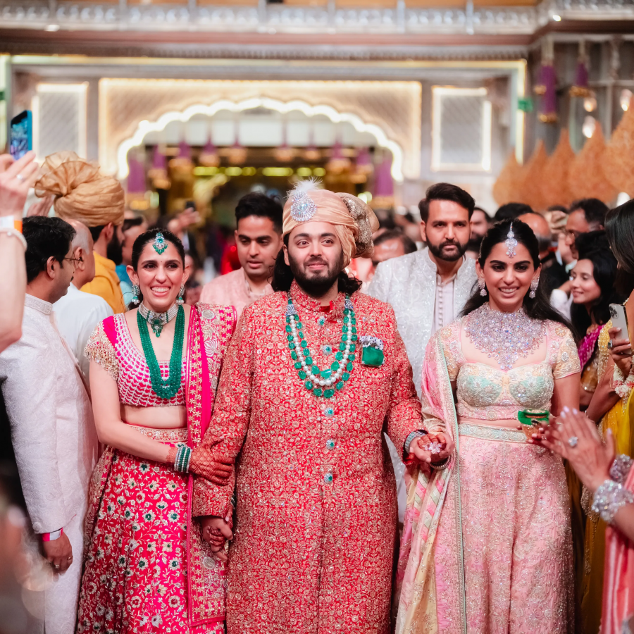 Shloka Ambani, Anant Ambani ve Isha Ambani. Fotoğraf Joseph Radhik