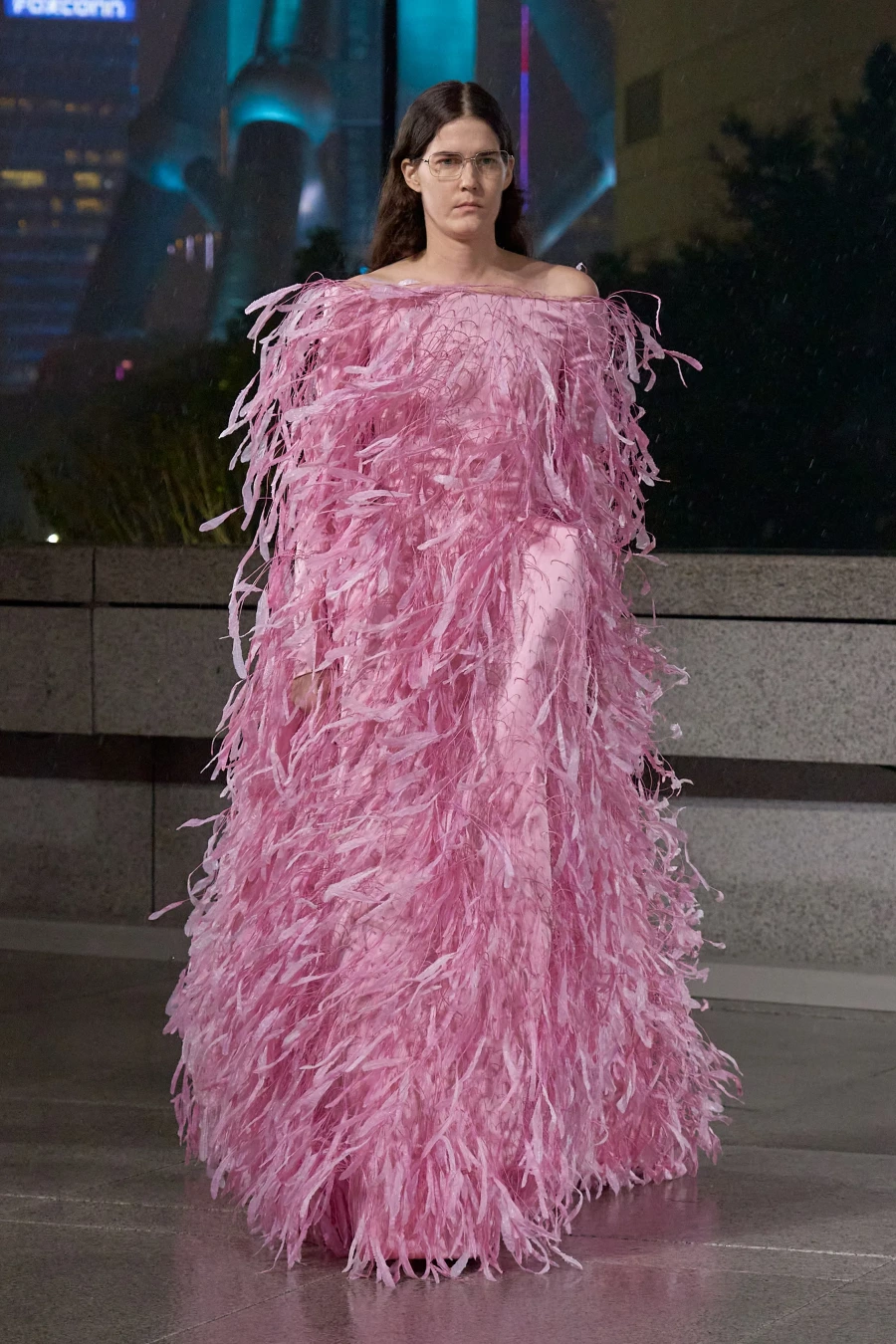 Balenciaga, Apple Vision Pro Uygulamasıyla Podyum Deneyimini Dijital Ekrana Taşıyor Balenciaga, Apple Vision Pro Uygulamasıyla Podyum Deneyimini Dijital Ekrana Taşıyor