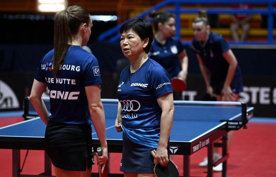 61 Yaşındaki Tenis Oyuncusu Ni Xia Lian, Olimpiyatlara Damgasını Vurdu 61 Yaşındaki Tenis Oyuncusu Ni Xia Lian, Olimpiyatlara Damgasını Vurdu