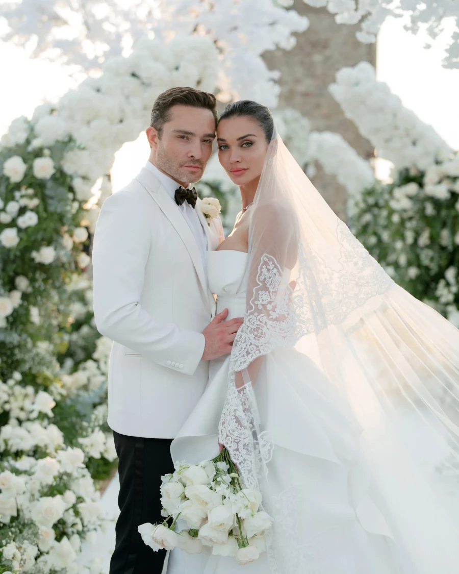 Ed Westwick ve Amy Jackson'ın Amalfi Sahili'ndeki Düğün Daveti Ed Westwick ve Amy Jackson'ın Amalfi Sahili'ndeki Düğün Daveti