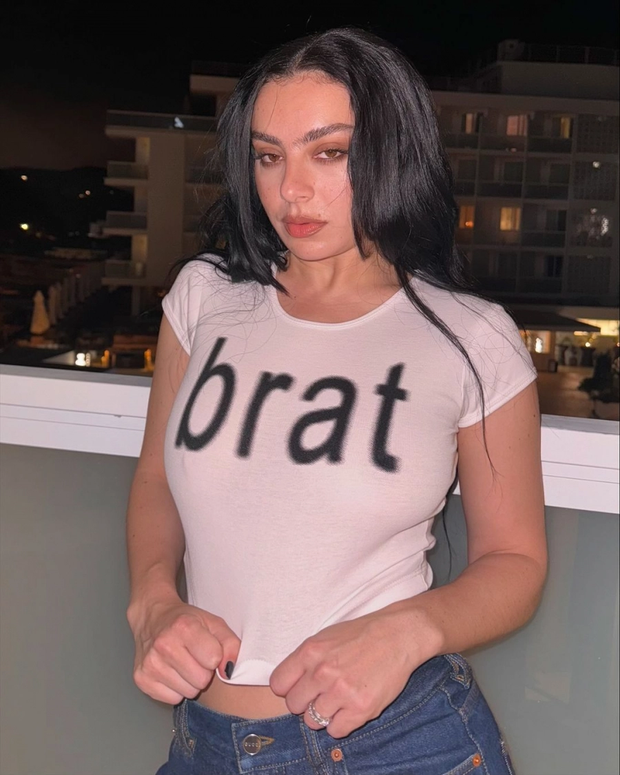 Charli XCX Yeni “Brat” Projesini Duyurdu Charli XCX Yeni “Brat” Projesini Duyurdu