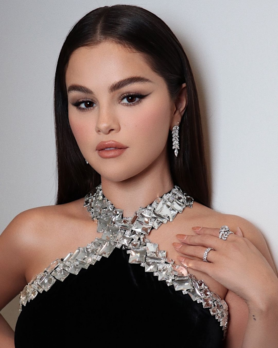 Selena Gomez'in Zamansız Kırmızı Halı Güzelliği