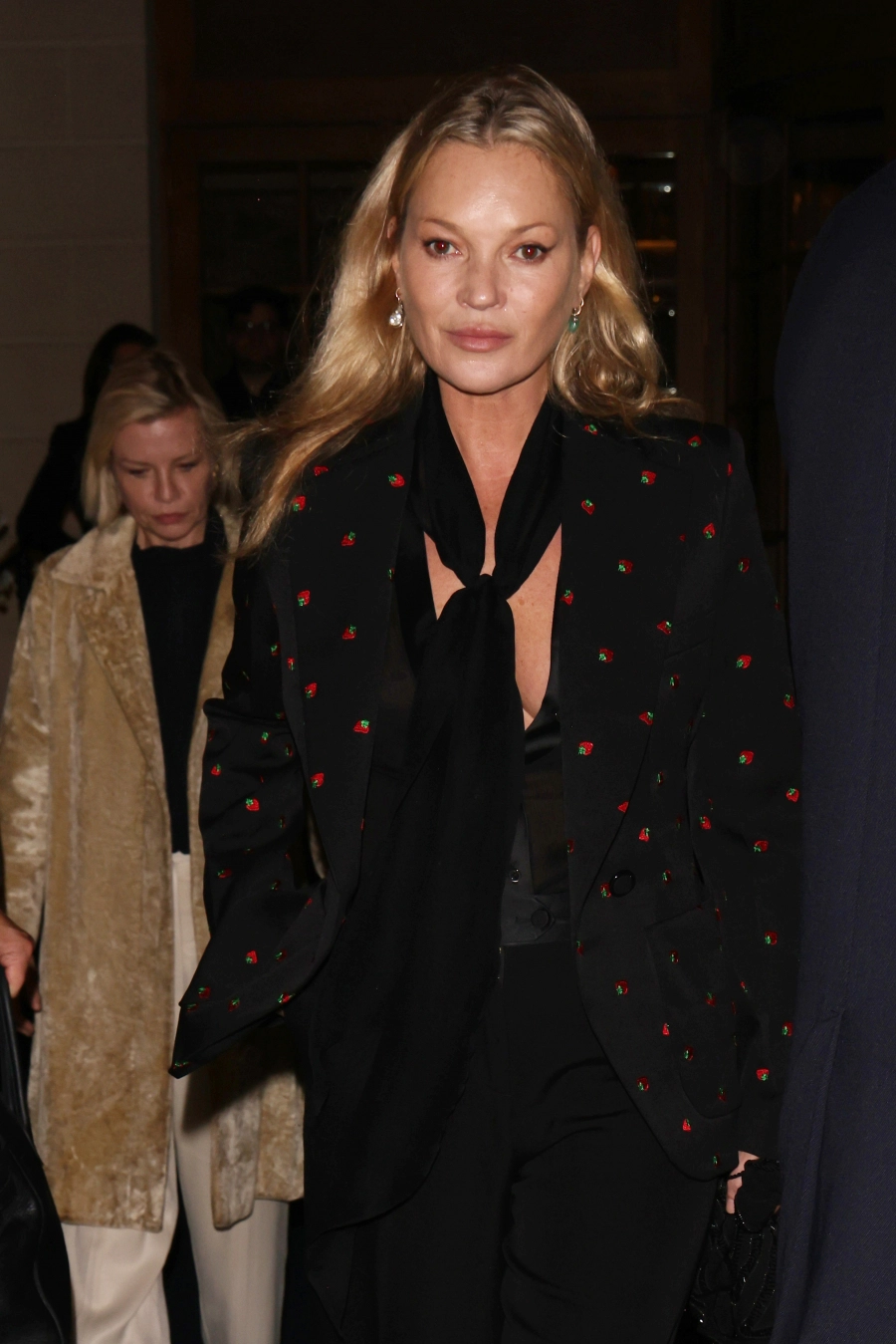 Kate Moss, Fularları Daima Sevmiştir Kate Moss, Fularları Daima Sevmiştir