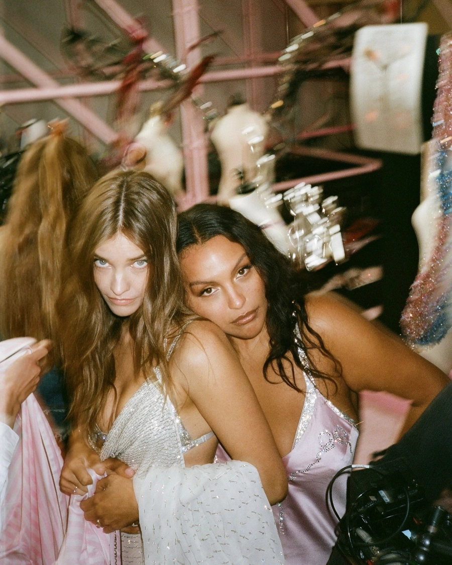 Sara Sampaio'dan Imaan Hammam'a Haftanın Güzellik Instagram'ları Sara Sampaio'dan Imaan Hammam'a Haftanın Güzellik Instagram'ları