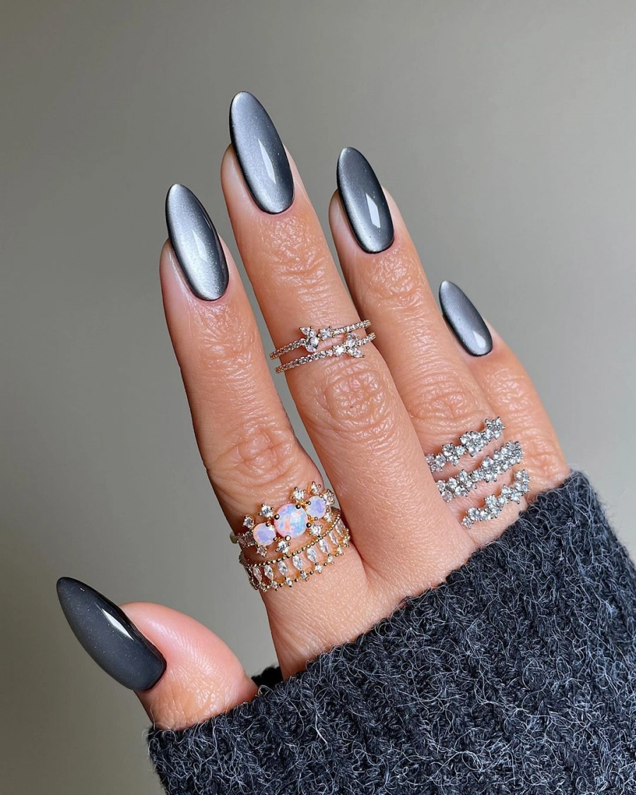 “Glass Nails” Manikür Trendi “Glass Nails” Manikür Trendi