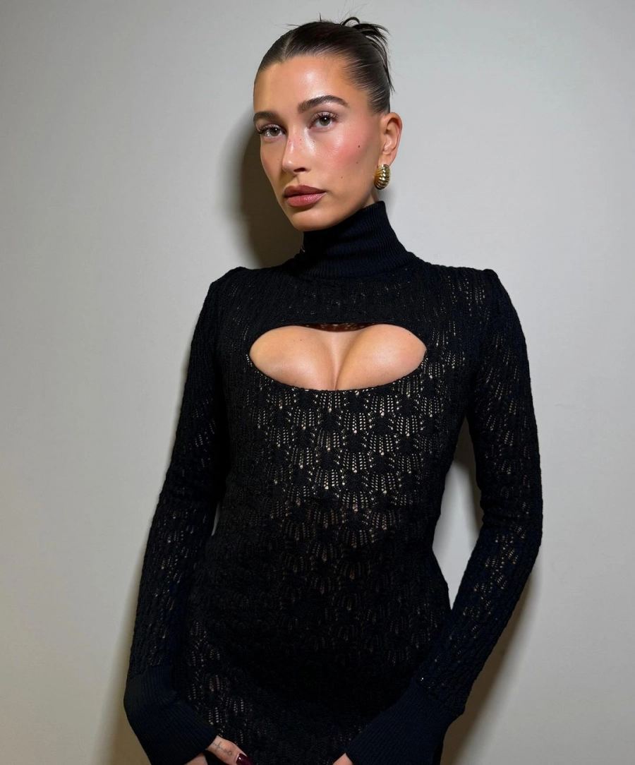 Hailey Bieber ve Bal Rengi Manikürü Hailey Bieber ve Bal Rengi Manikürü