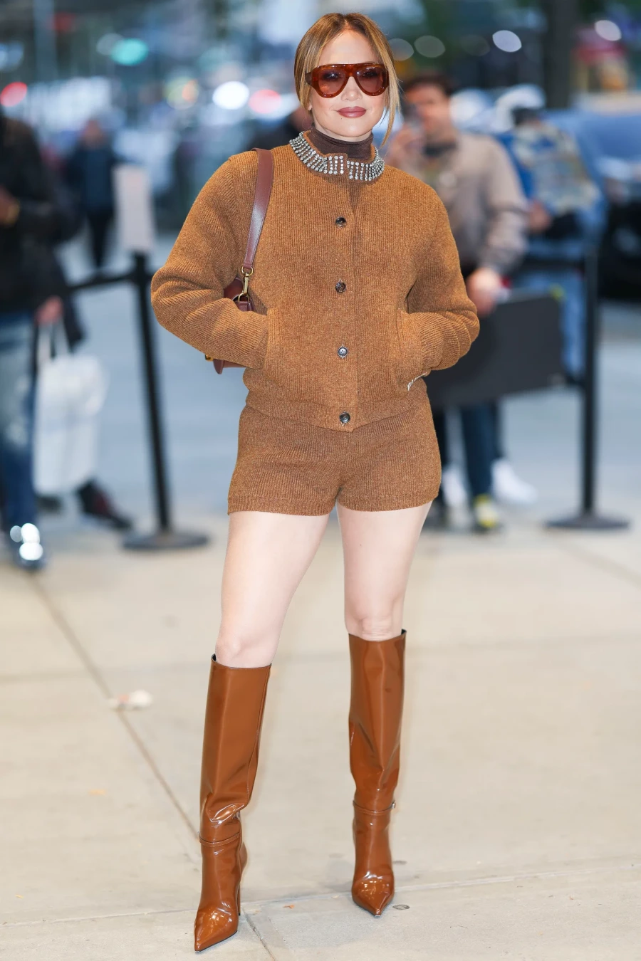 Jennifer Lopez, Sonbahar için “Pumpkin Spice” Modasını Sunuyor Jennifer Lopez, Sonbahar için “Pumpkin Spice” Modasını Sunuyor