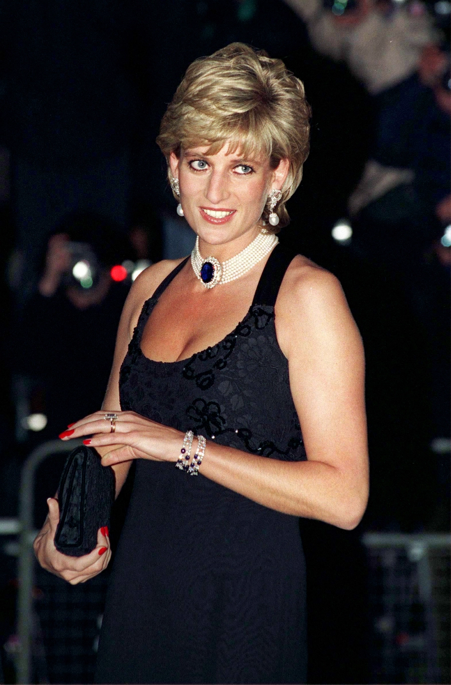 Kensington Sarayı’nda Lady Diana ve Kraliçe Elizabeth’in Benzersiz Kıyafetleri Sergilenecek Kensington Sarayı’nda Lady Diana ve Kraliçe Elizabeth’in Benzersiz Kıyafetleri Sergilenecek