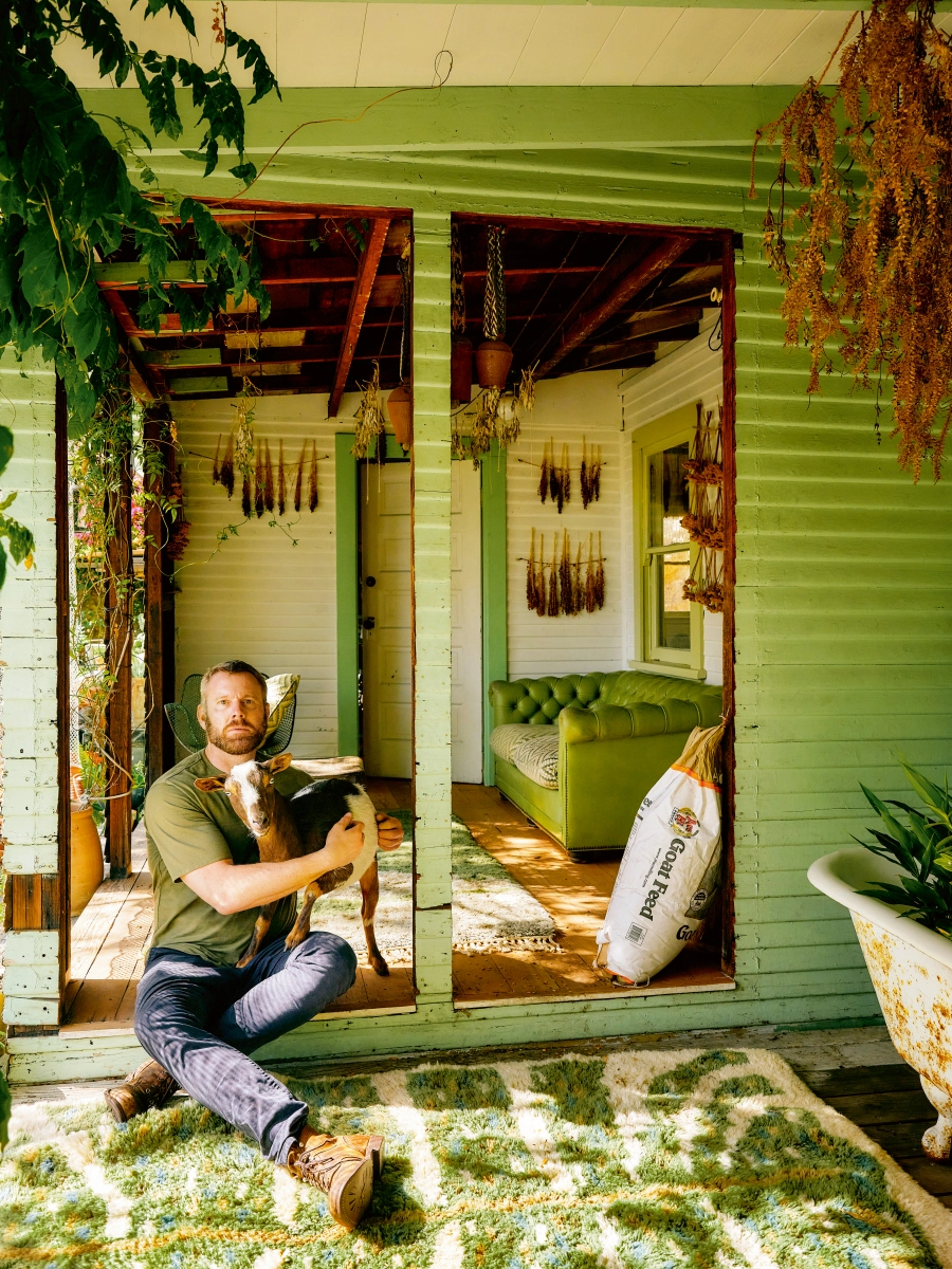 Flamingo Estate’in Kurucusu Richard Christiansen'ın Yeni Kitabı: “The Guide to Becoming Alive” Flamingo Estate’in Kurucusu Richard Christiansen'ın Yeni Kitabı: “The Guide to Becoming Alive”