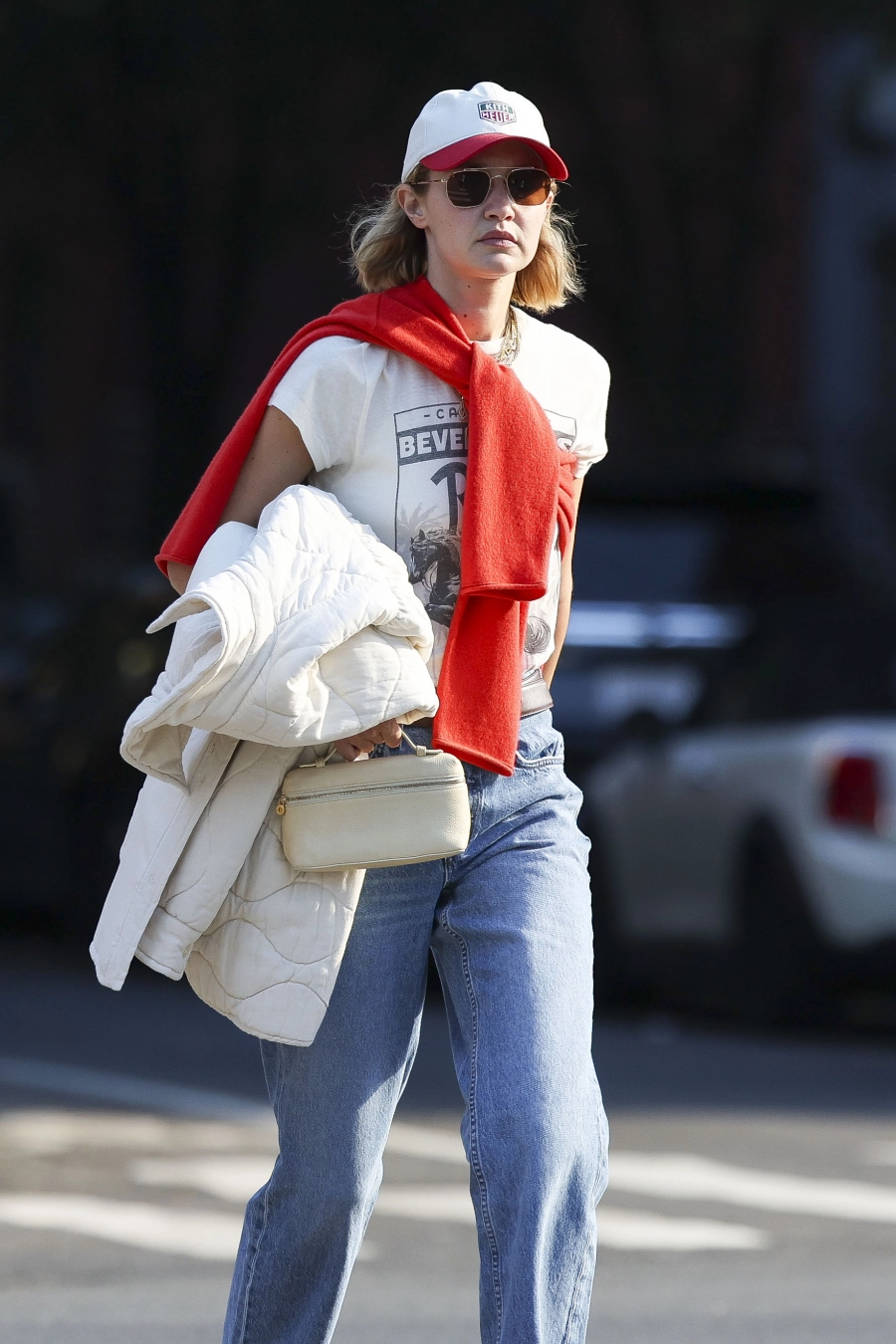 Gigi Hadid, Çanta Tercihi Hariç “More-Is-More” Stilini Kucaklıyor Gigi Hadid, Çanta Tercihi Hariç “More-Is-More” Stilini Kucaklıyor