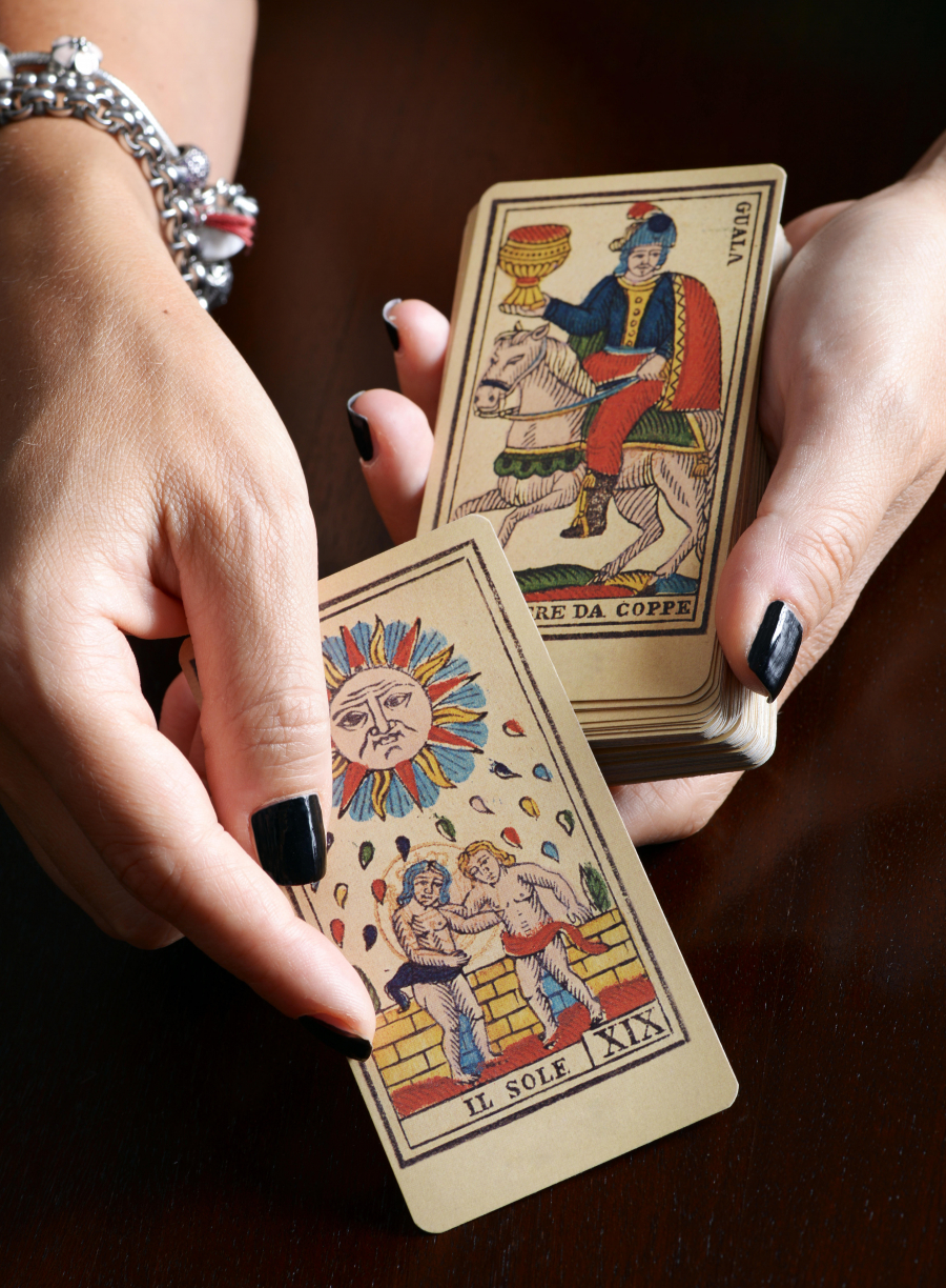 Tarot Falı Nedir ve Nasıl Bakılır?