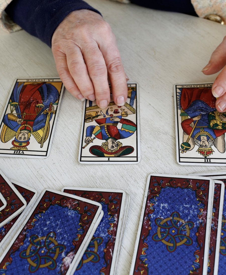 Gizemli Yolculuk: Tarot Falı ve Sırları