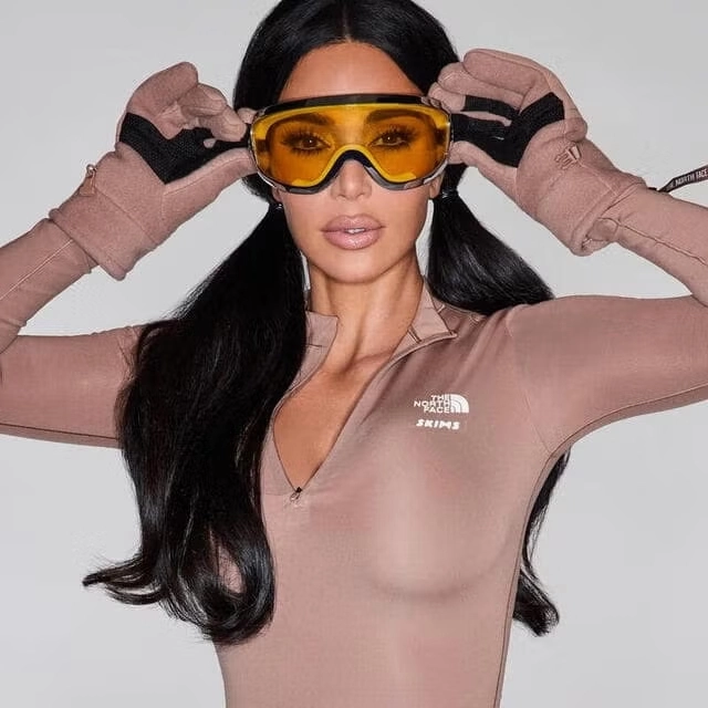 Kim Kardashian’ın Yeni İşbirliğinden Harry Styles’ın Hırka Koleksiyonuna Haftanın Moda Haberleri