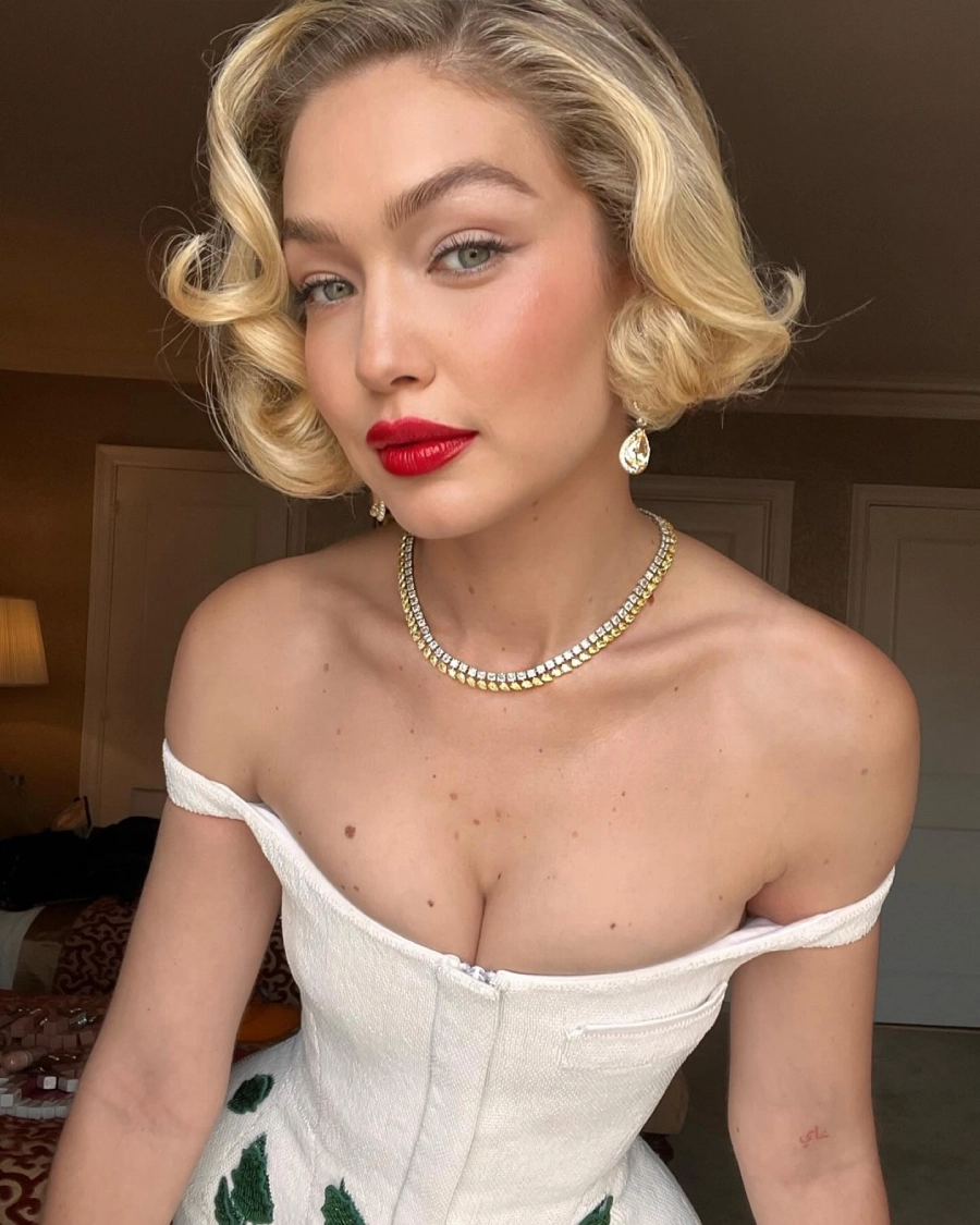 Sezonun Kırmızı Ruja İlham Veren 25 Makyajı Gigi Hadid