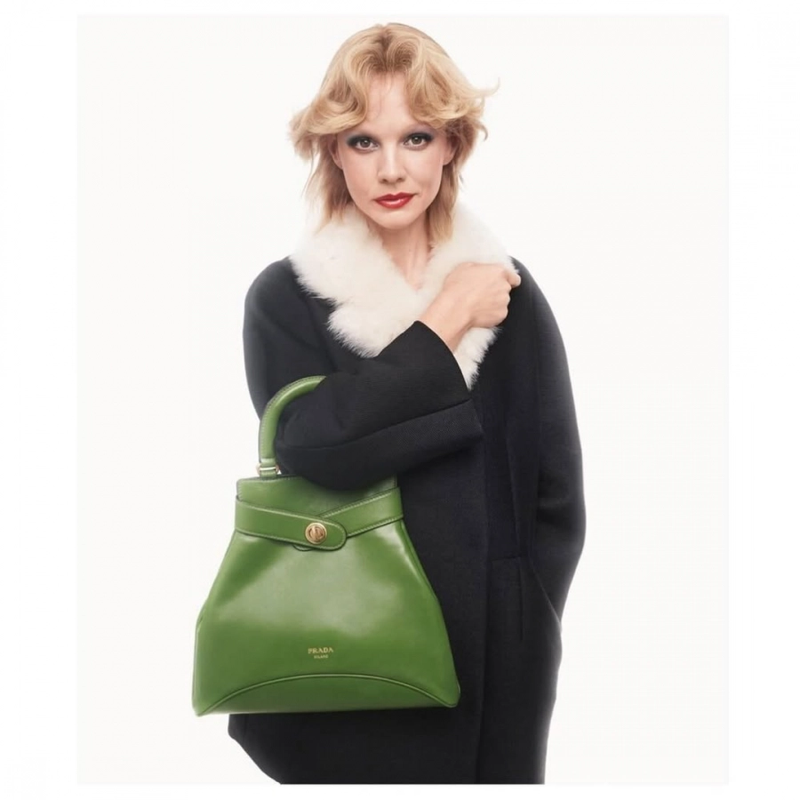 Carey Mulligan’ın Prada Kampanyasından Fendi’nin Yeni Koleksiyonuna Haftanın Moda Haberleri Carey Mulligan’ın Prada Kampanyasından Fendi’nin Yeni Koleksiyonuna Haftanın Moda Haberleri