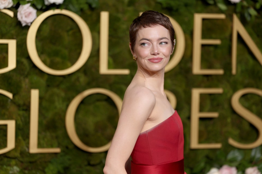 Emma Stone, 2025 Golden Globes’da Pixie Saç Kesimiyle Görüldü