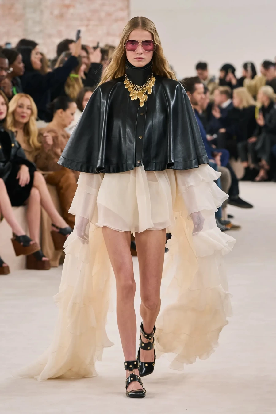 2025 Yılında Öne Çıkacak Moda Trendleri 2025 Yılında Öne Çıkacak Moda Trendleri