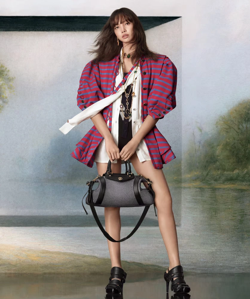 Louis Vuitton’un Kampanya Çekimlerinden Valentino’nun Yeni Gözlük Koleksiyonuna Haftanın Moda Haberleri Louis Vuitton’un Kampanya Çekimlerinden Valentino’nun Yeni Gözlük Koleksiyonuna Haftanın Moda Haberleri