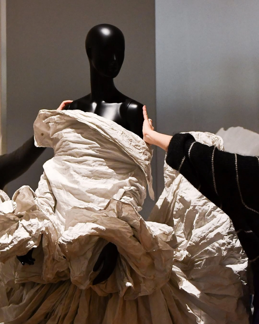 Louvre Müzesi Moda Dünyasına Yönelik İlk Sergisini Açıyor Louvre Müzesi Moda Dünyasına Yönelik İlk Sergisini Açıyor