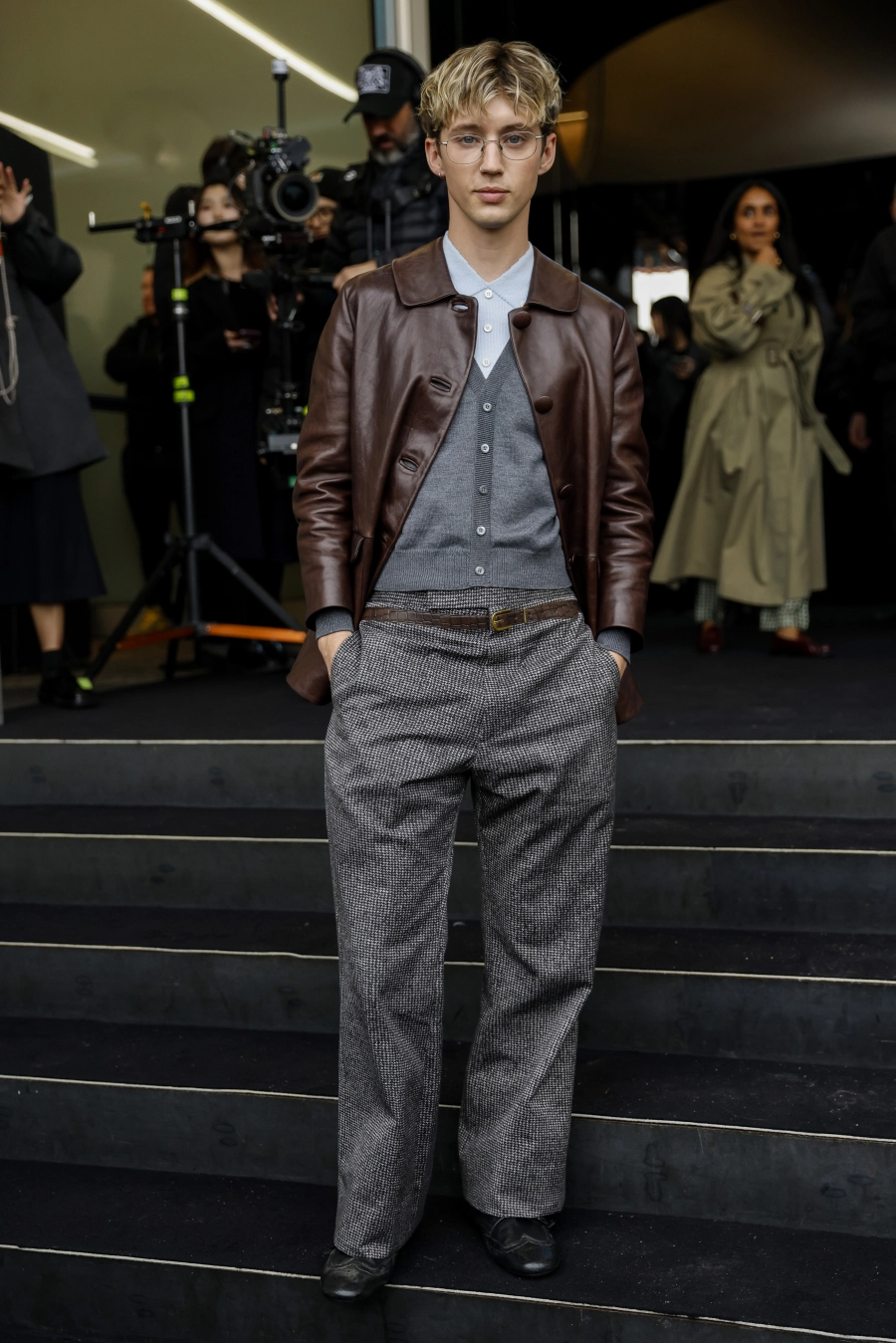 Troye Sivan’ın Milano Erkek Moda Haftası Tarzı Troye Sivan’ın Milano Erkek Moda Haftası Tarzı