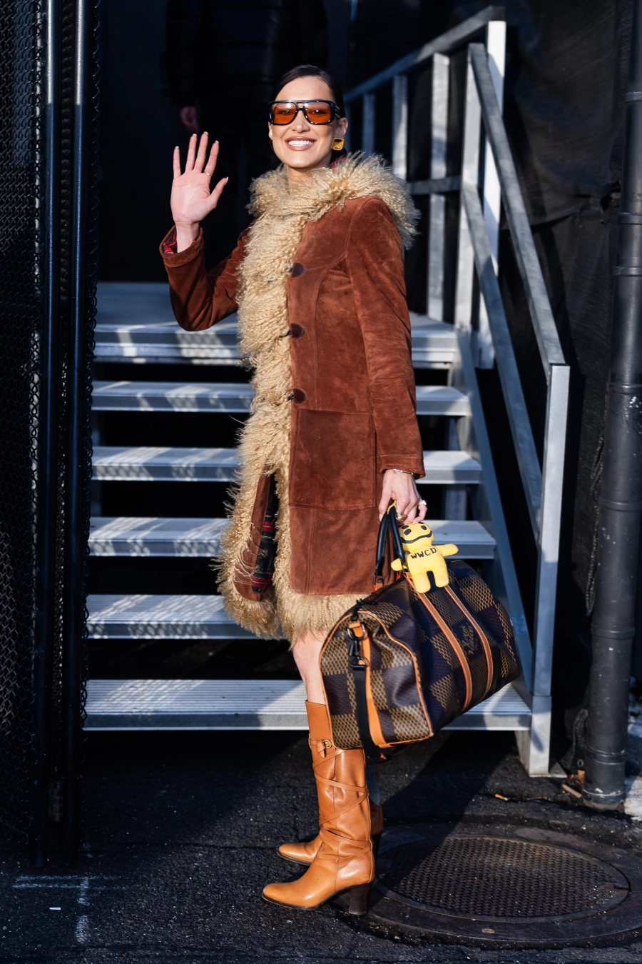 Bella Hadid, Klasik Penny Lane Kabana Modern Bir Dokunuş Yapıyor Bella Hadid, Klasik Penny Lane Kabana Modern Bir Dokunuş Yapıyor