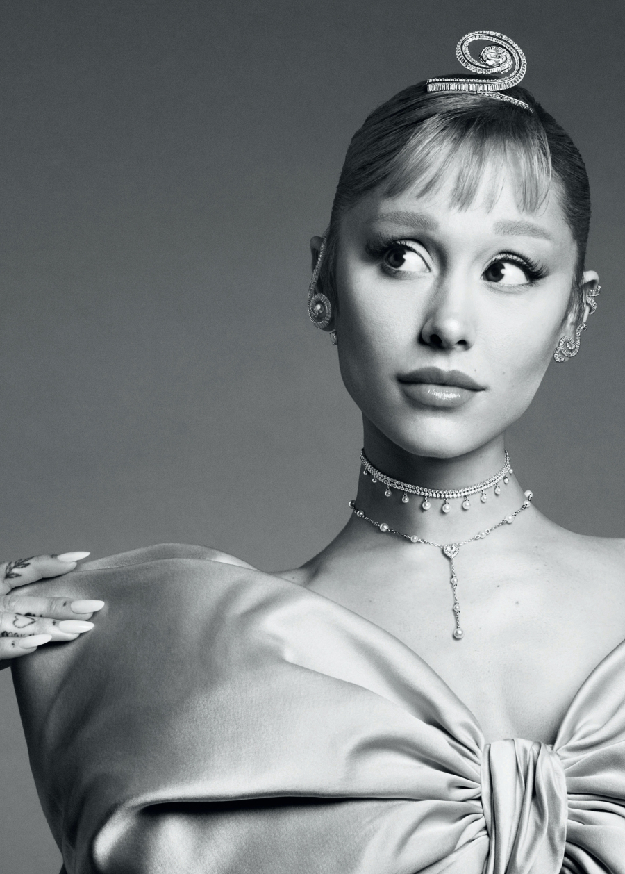 Ariana Grande'nin Swarovski Işıltılı Görünümü