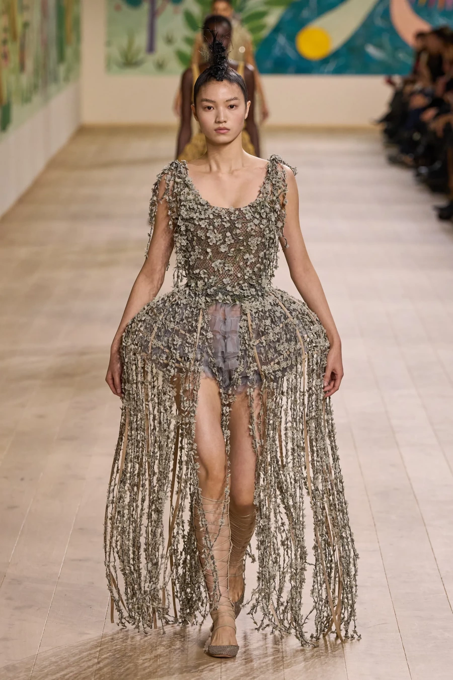 2025 İlkbahar/Yaz Paris Haute Couture Moda Haftası'nda Dikkat Çeken Trendler 2025 İlkbahar/Yaz Paris Haute Couture Moda Haftası'nda Dikkat Çeken Trendler