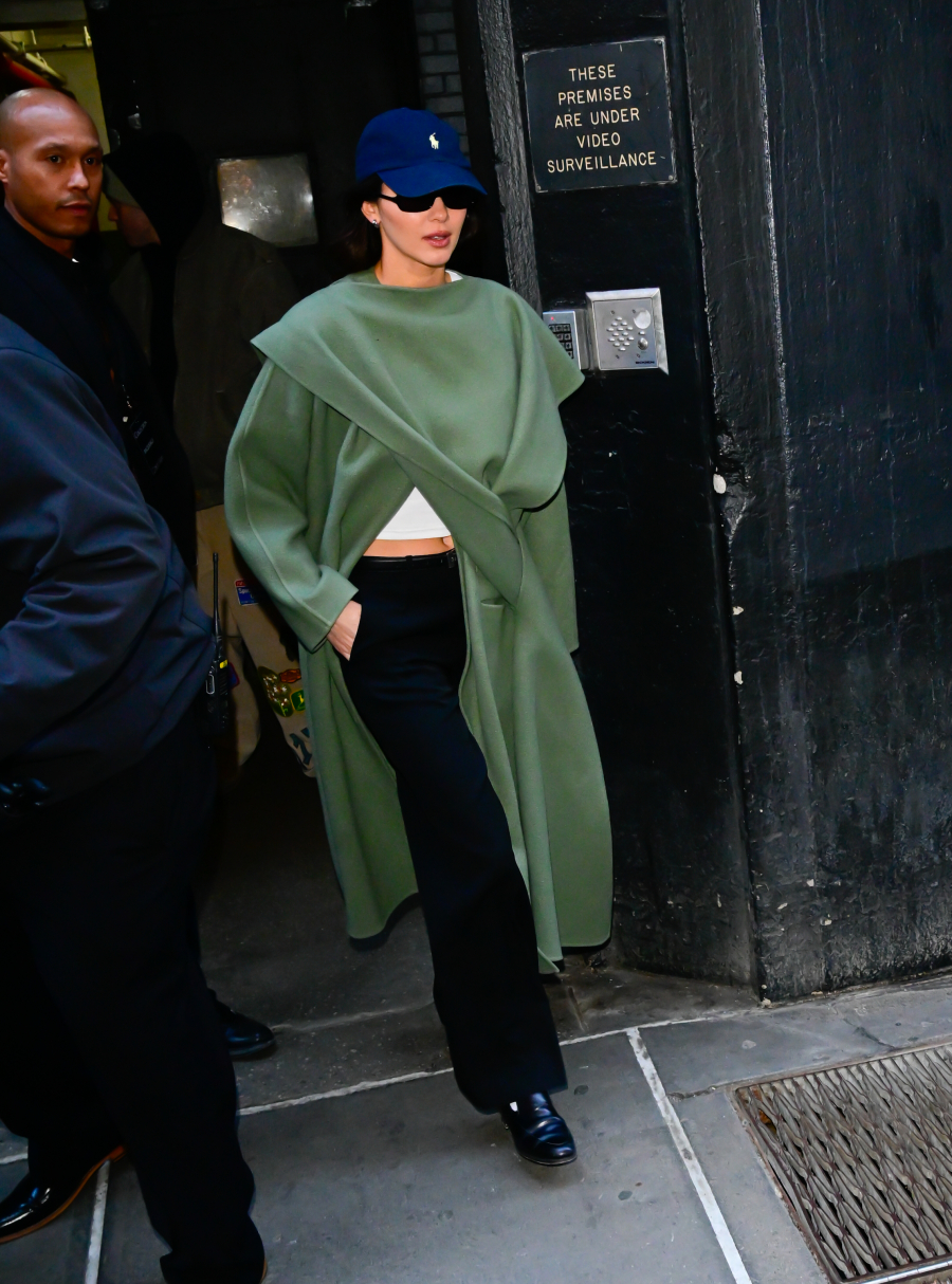 Kendall Jenner'ın New York Soğuk Havasına Karşı Stil Çözümü