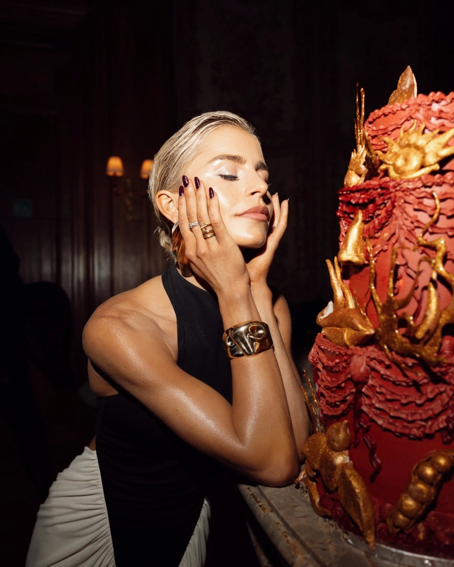 Caroline Daur'dan Kena Chock'a Haftanın Güzellik Instagram'ları Caroline Daur'dan Kena Chock'a Haftanın Güzellik Instagram'ları