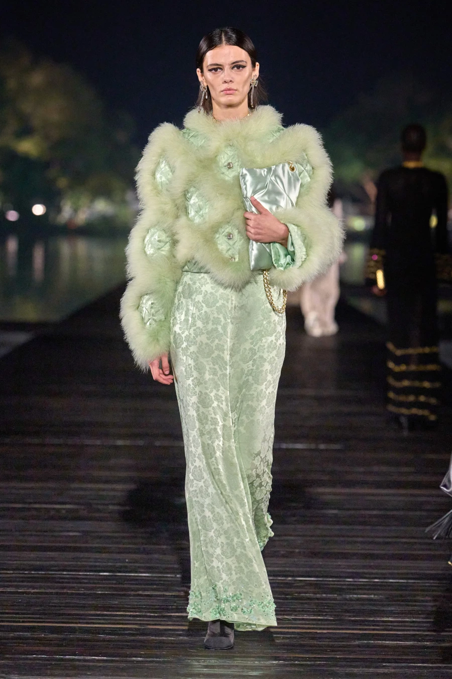 Chanel’in 2024/25 Métiers d’Art Koleksiyonu ile Şiirsel Bir Yolculuk Chanel’in 2024/25 Métiers d’Art Koleksiyonu ile Şiirsel Bir Yolculuk
