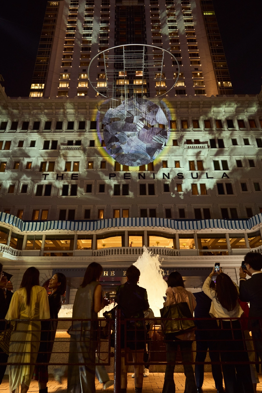 Hong Kong'da Sanat Dünyasının Seçkin Gecesi Hong Kong'da Sanat Dünyasının Seçkin Gecesi