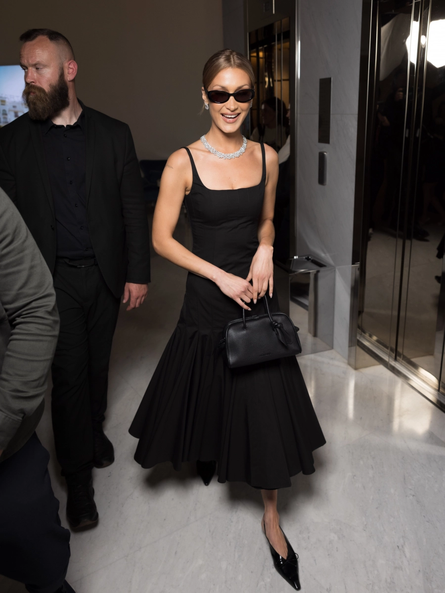 Bella Hadid Cannes’da Audrey Hepburn Anı Yaşadı Bella Hadid Cannes’da Audrey Hepburn Anı Yaşadı