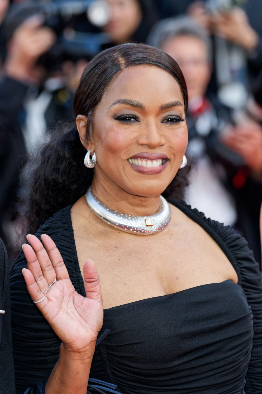 Angela Bassett, Messika