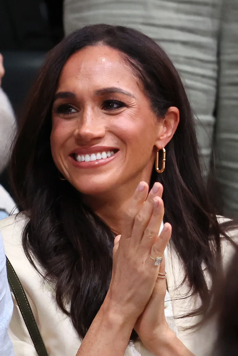 Meghan Markle ve Serçe Parmağı Yüzükleri Meghan Markle ve Serçe Parmağı Yüzükleri