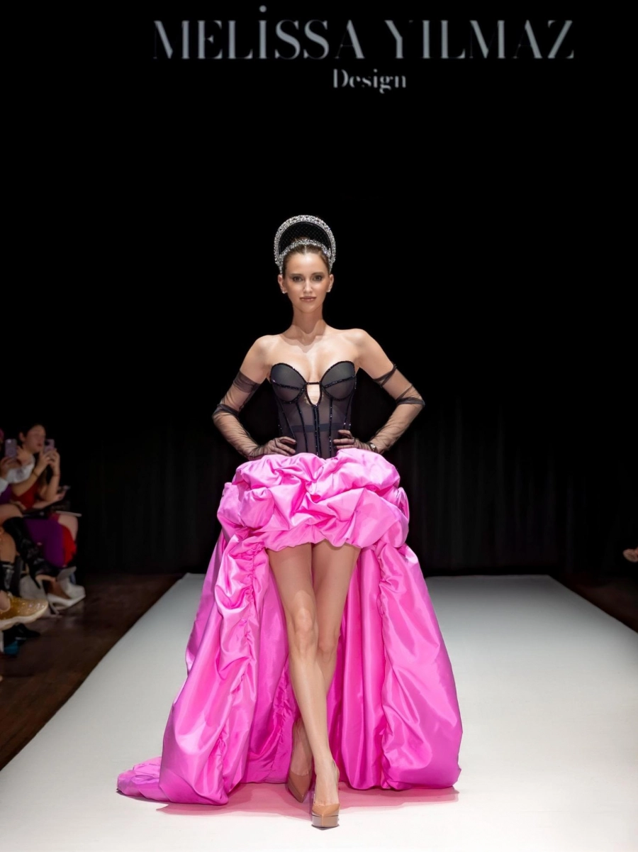 Iuliia Bazhan Shines at the Paris Fashion Show Iuliia Bazhan Shines at the Paris Fashion Show