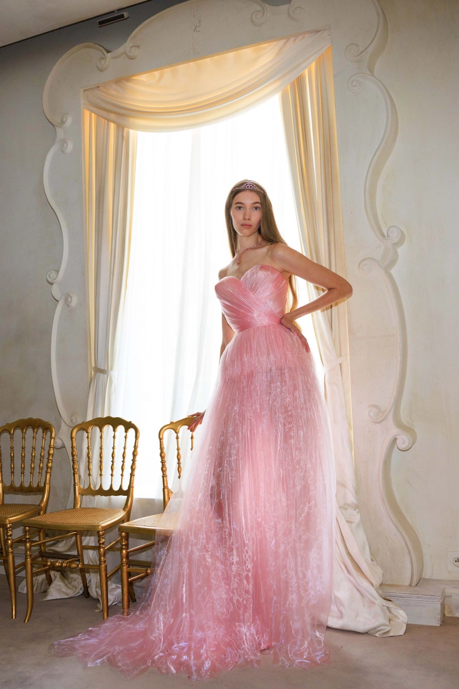 Backstage: 2025-26 Sonbahar/Kış Paris Haute Couture Moda Haftası Backstage: 2025-26 Sonbahar/Kış Paris Haute Couture Moda Haftası