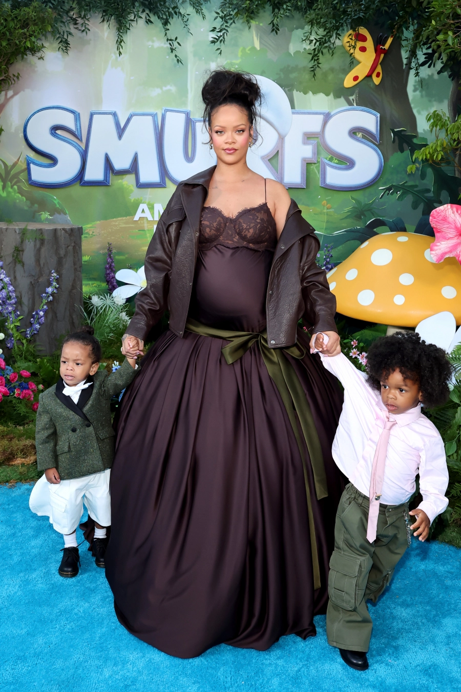 Rihanna Resmen Modanın En Cool Annesi Rihanna Resmen Modanın En Cool Annesi