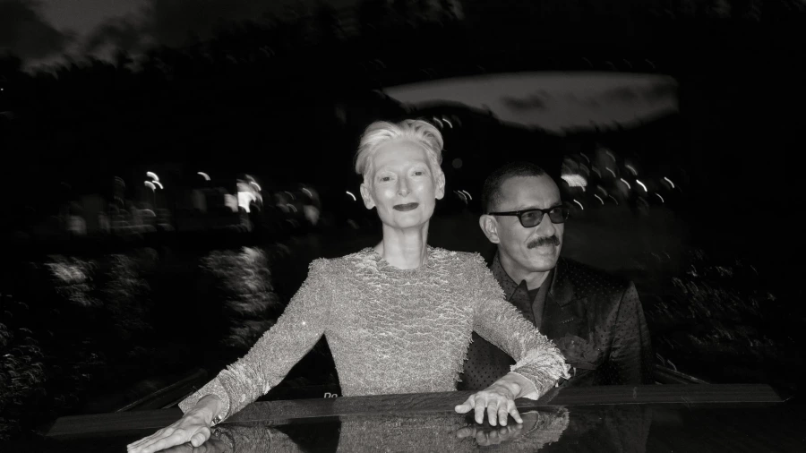 Tilda Swinton, Haider Ackermann ve Kate Moss, Yeni Tom Ford Parfümünü Kutlamak İçin Venedik’te Buluştu Tilda Swinton, Haider Ackermann ve Kate Moss, Yeni Tom Ford Parfümünü Kutlamak İçin Venedik’te Buluştu