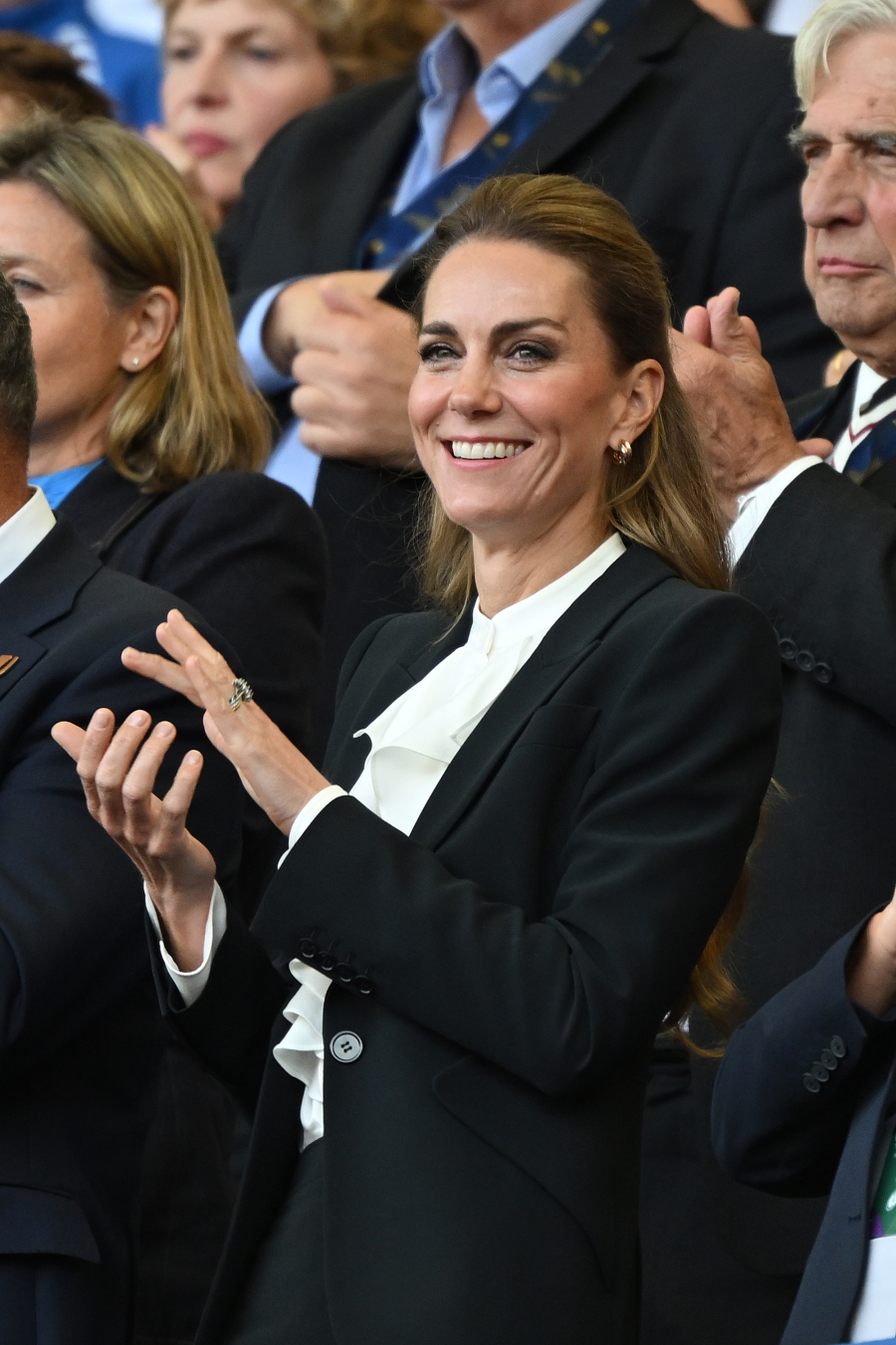 Kate Middleton, En Güvendiği Sonbahar Kıyafetiyle Şık Bir Görünüm Sergiliyor