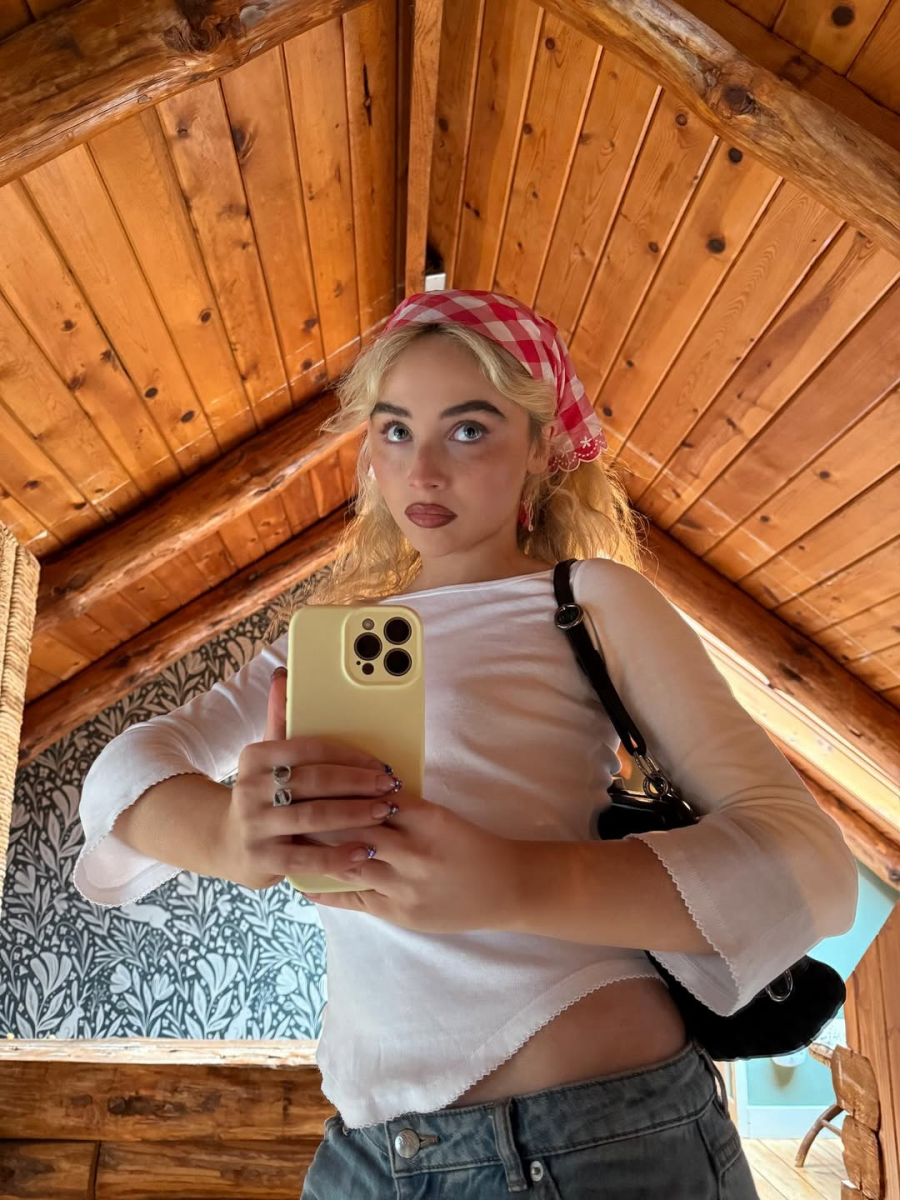 Fotoğraf: @sabrinacarpenter