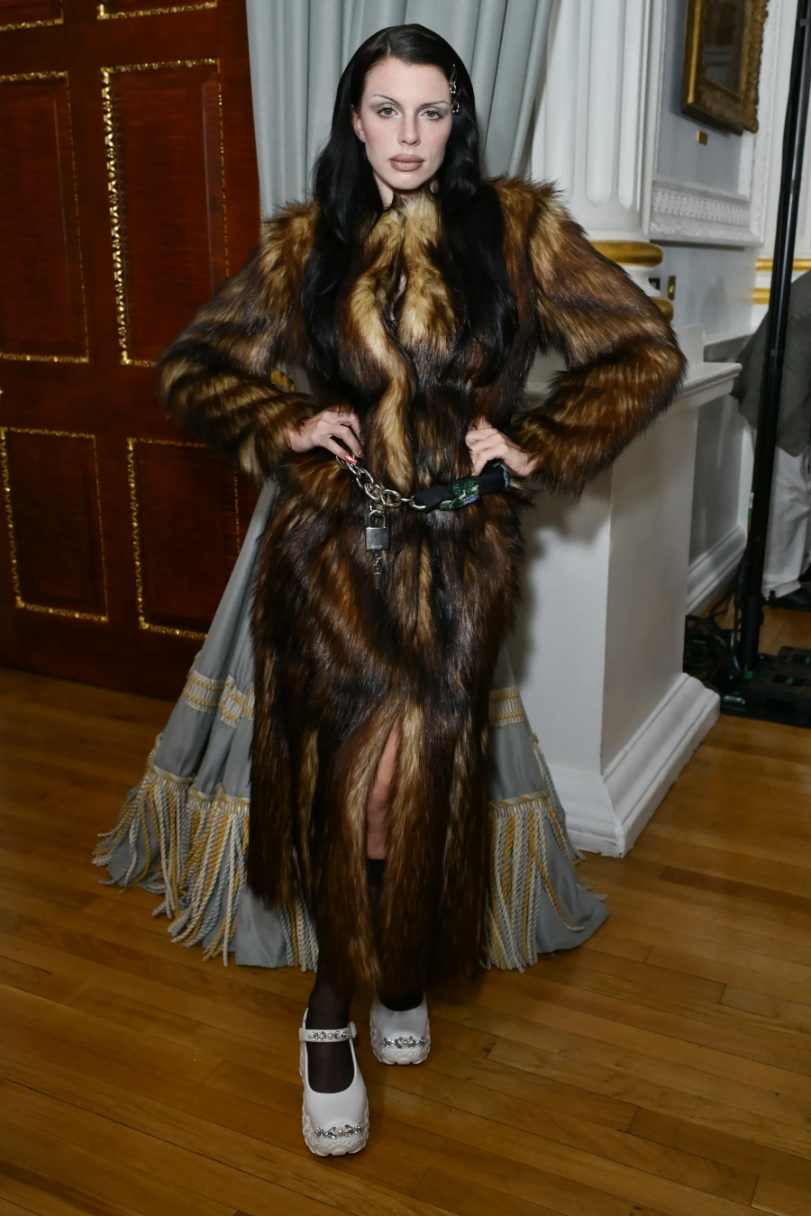 Julia Fox, Simone Rocha defilesinde.