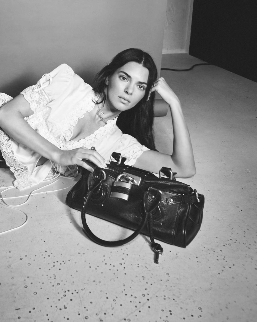 Chloé’nin Yıldız İsimlerle Dolu Kampanyasından Louis Vuitton’un Yeni Sergisine Haftanın Moda Haberleri Chloé’nin Yıldız İsimlerle Dolu Kampanyasından Louis Vuitton’un Yeni Sergisine Haftanın Moda Haberleri