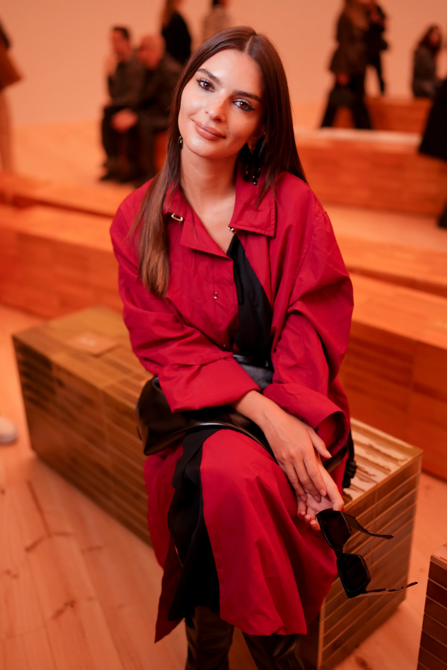 Emily Ratajkowski, Loewe defilesinde. / Getty Images