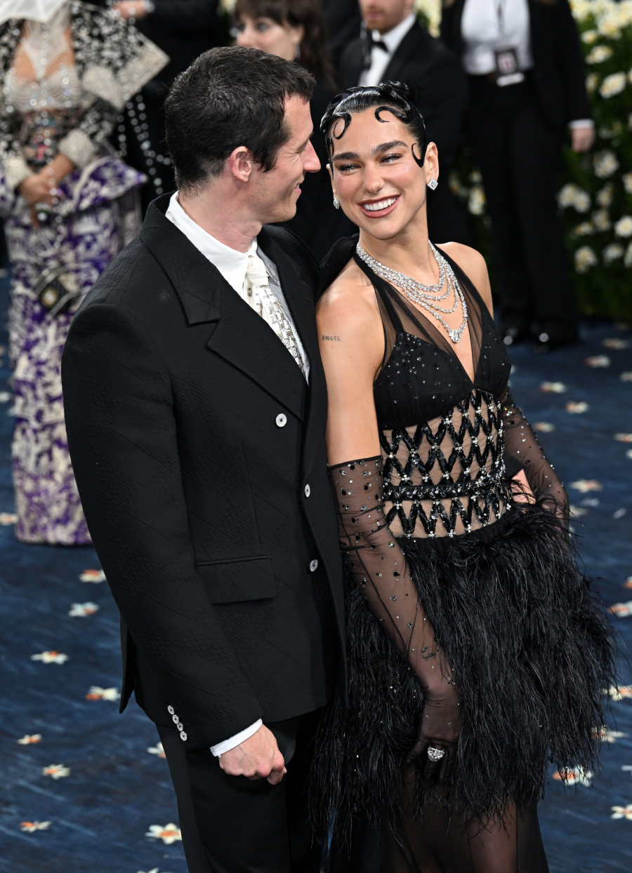 Dua Lipa ve Callum Turner’ın Tanışma Hikayesi